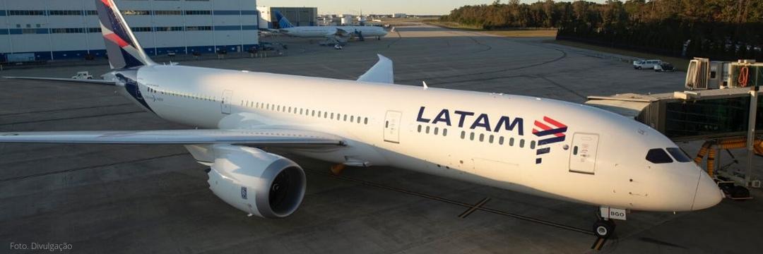 Novo Boeing 787 da Latam com novas cabines chega no Brasil